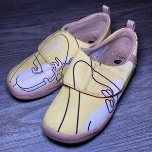 EUC Velcro Slip On UIN Abstract Cello Yellow Lightweight Barefoot Shoes